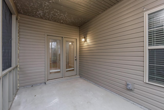 entrance to property featuring a patio