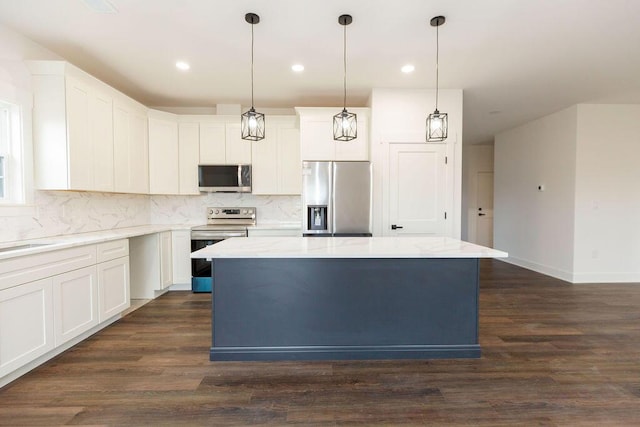 kitchen with stainless steel appliances, dark wood-style floors, a kitchen island, and backsplash