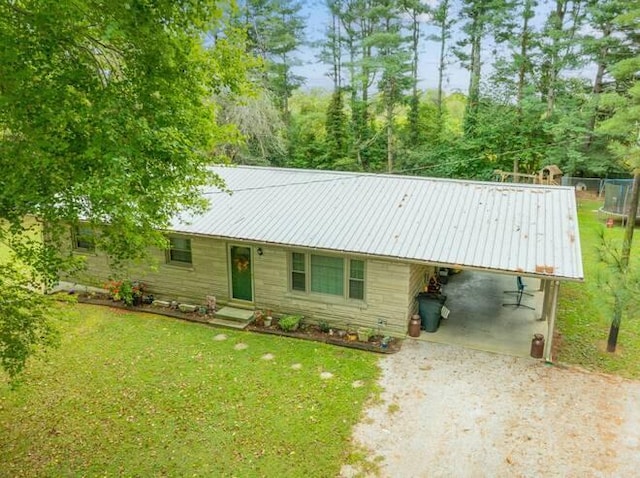 single story home featuring a front yard and a carport