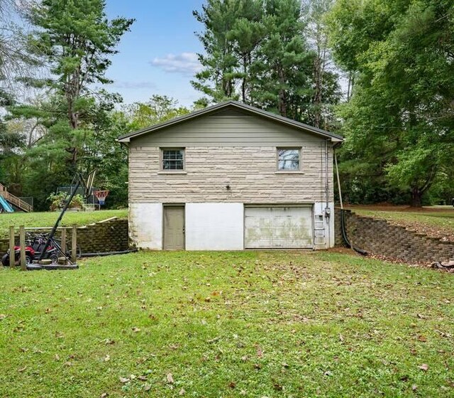 view of side of property featuring a yard