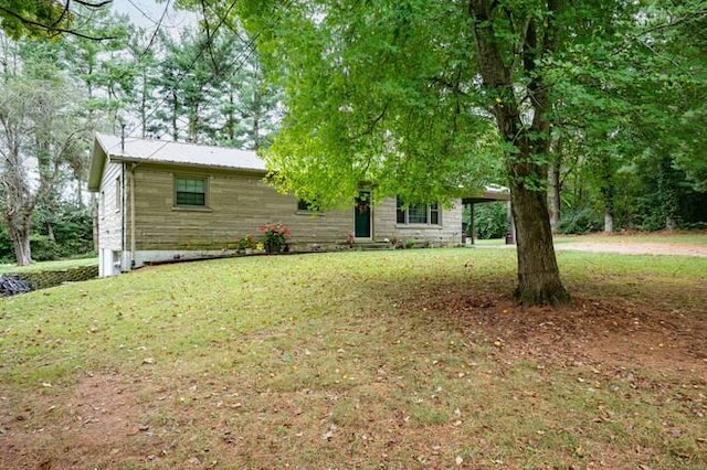 view of front of house featuring a front yard