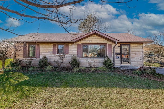 single story home featuring a front yard