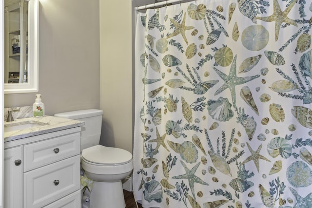 bathroom with a shower with shower curtain, vanity, and toilet