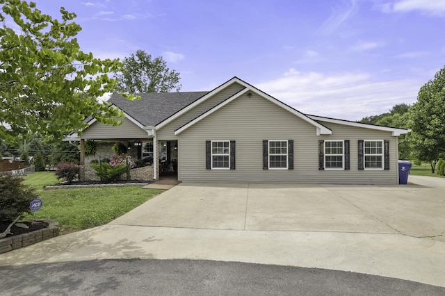 ranch-style house featuring a front lawn