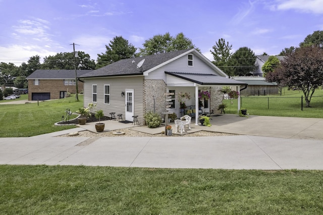 view of front facade featuring a patio area and a front yard