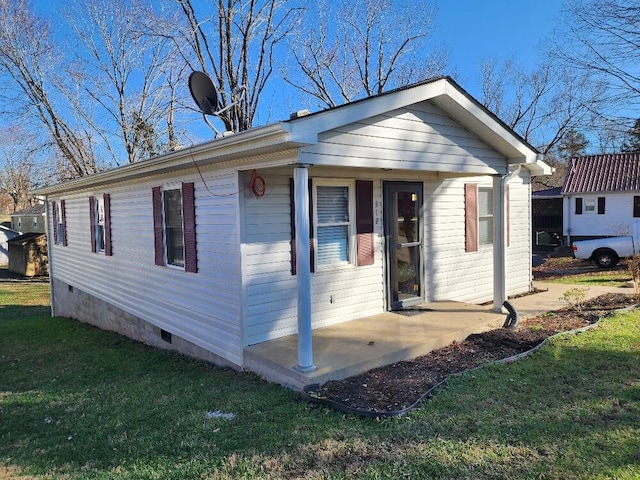 view of front of house with a front yard