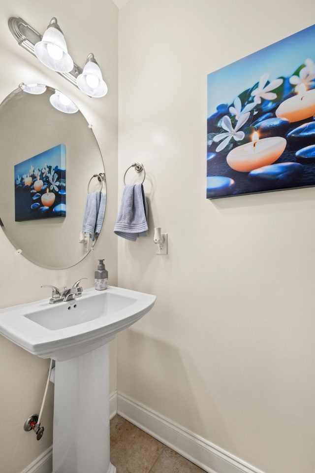 bathroom featuring baseboards and tile patterned floors