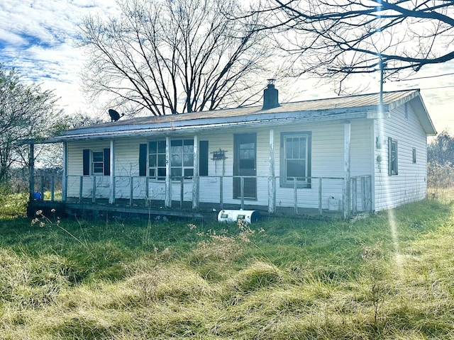 view of front of property featuring covered porch