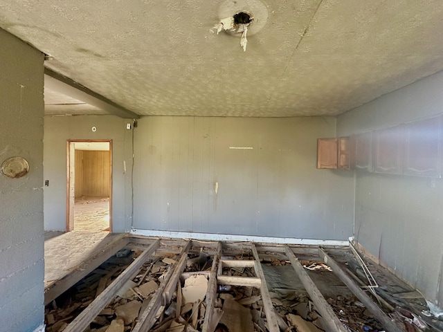 spare room featuring a textured ceiling