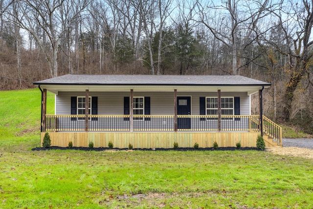 view of front facade with a front lawn