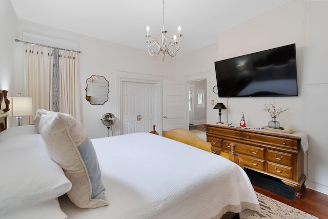 424 S 4th St, Danville, KY 40422 - bedroom featuring a chandelier, dark wood-style floors, a closet, and baseboards