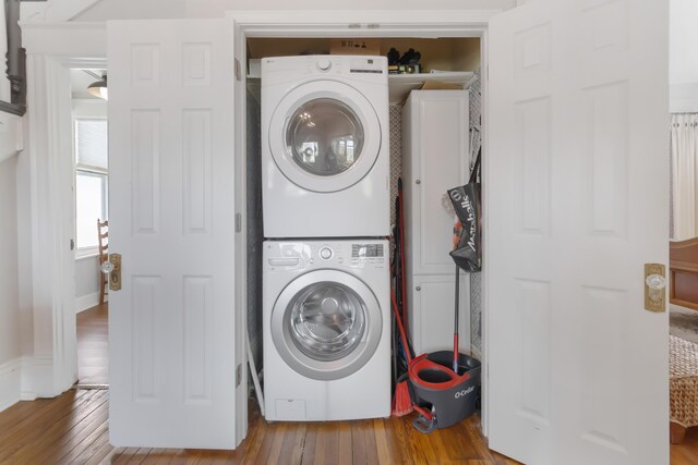 424 S 4th St, Danville, KY 40422 - washroom with stacked washer and clothes dryer, wood-type flooring, and baseboards