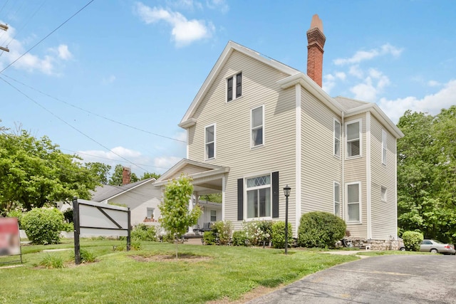 424 S 4th St, Danville, KY 40422 - view of front of home with a chimney and a front yard