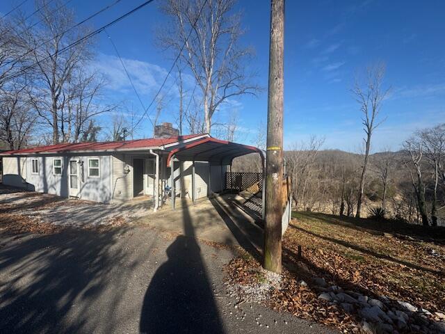 view of front facade with a carport