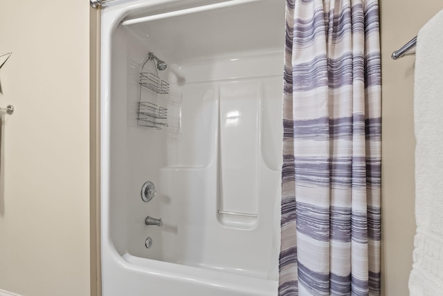 bathroom with shower / tub combo