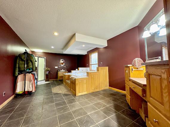 kitchen with kitchen peninsula and a textured ceiling