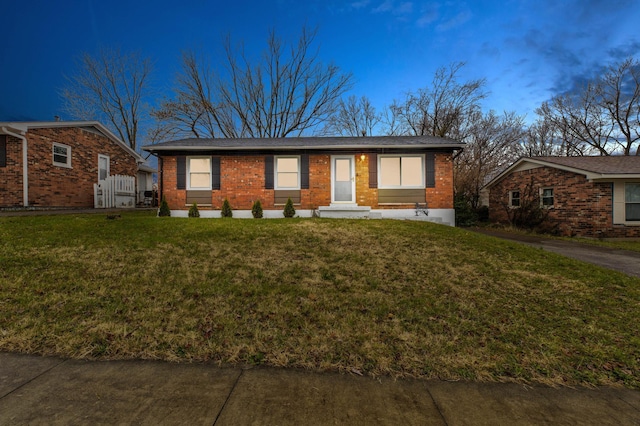 single story home featuring a yard