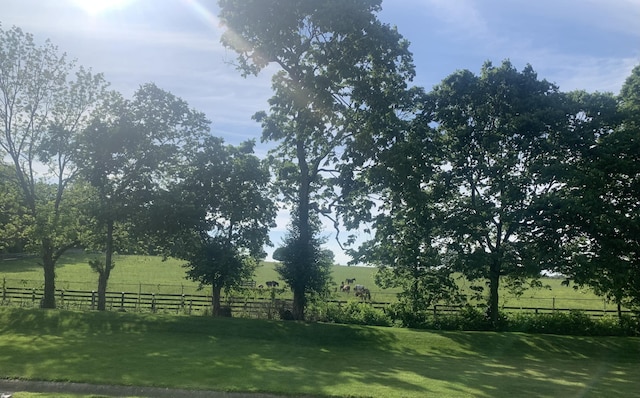 view of yard featuring a rural view