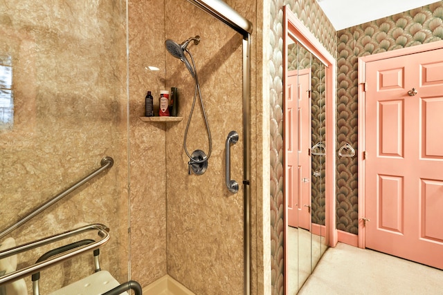 bathroom featuring a tile shower