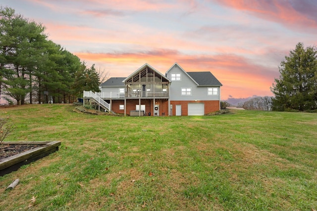 view of front of home featuring a front lawn