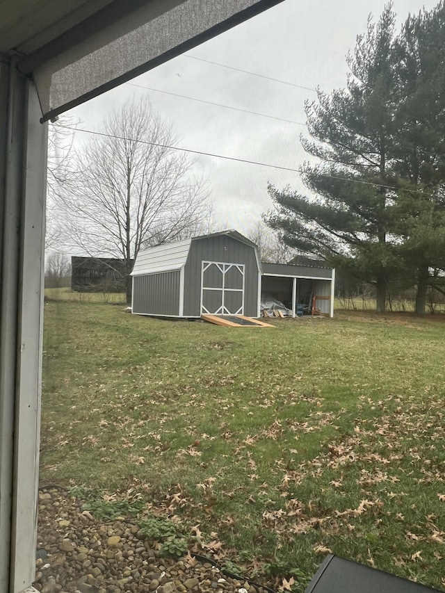 view of outdoor structure with a yard