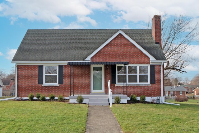 view of front of home with a front lawn