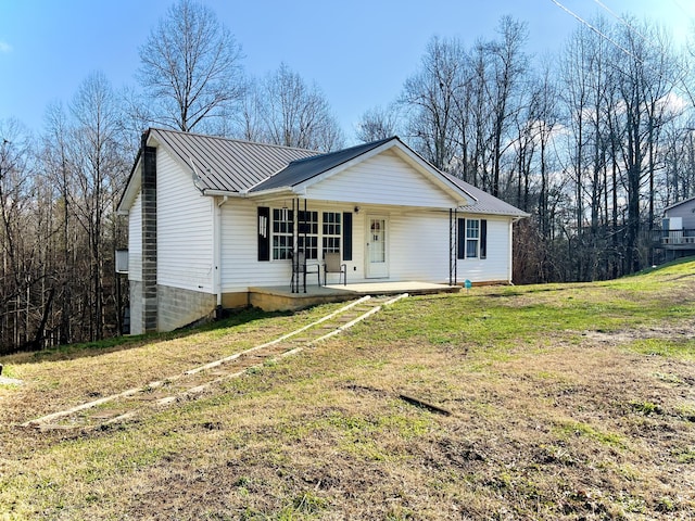 ranch-style home with a porch and a front yard