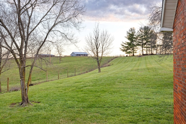 view of yard featuring a rural view