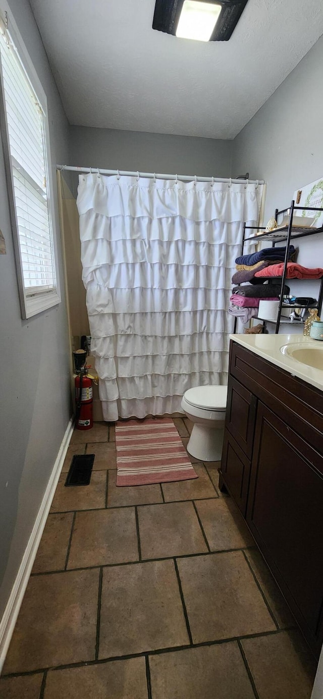 bathroom with a shower with curtain, toilet, and vanity