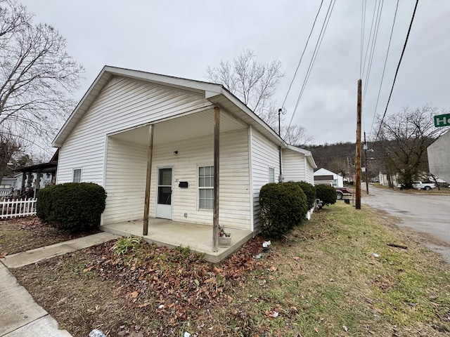 view of front of property featuring a porch