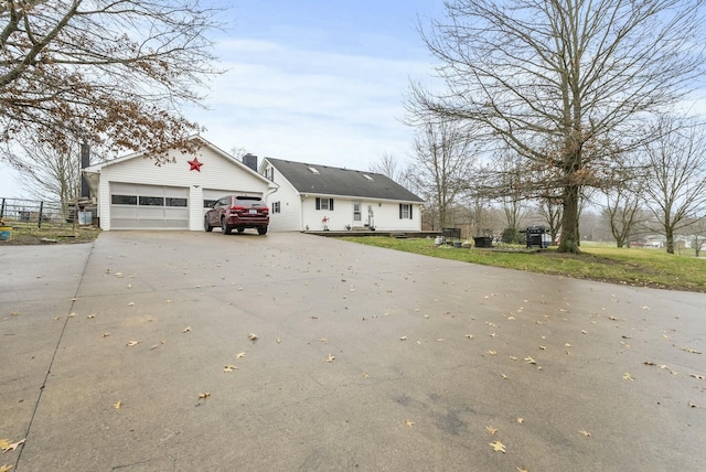 view of front of home featuring a garage and a front yard