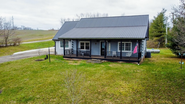 view of front of property with covered porch and a front lawn