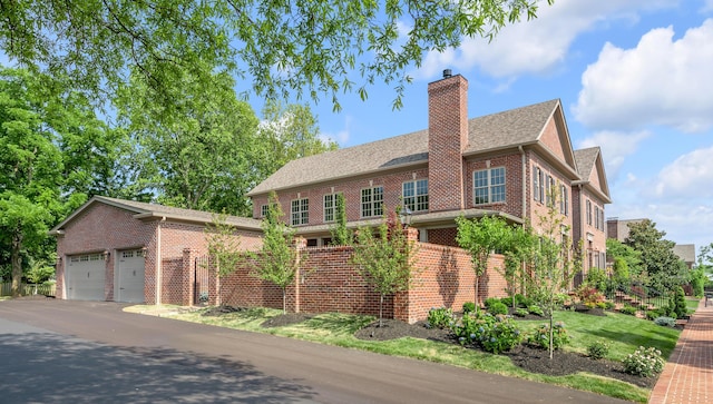 view of front facade featuring a garage