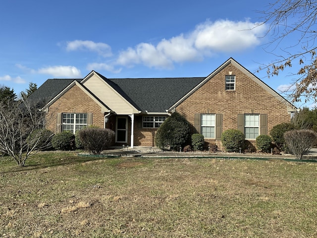 view of front of home featuring a front yard