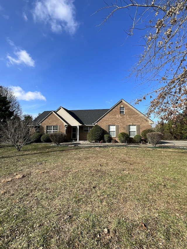 ranch-style house featuring a front lawn