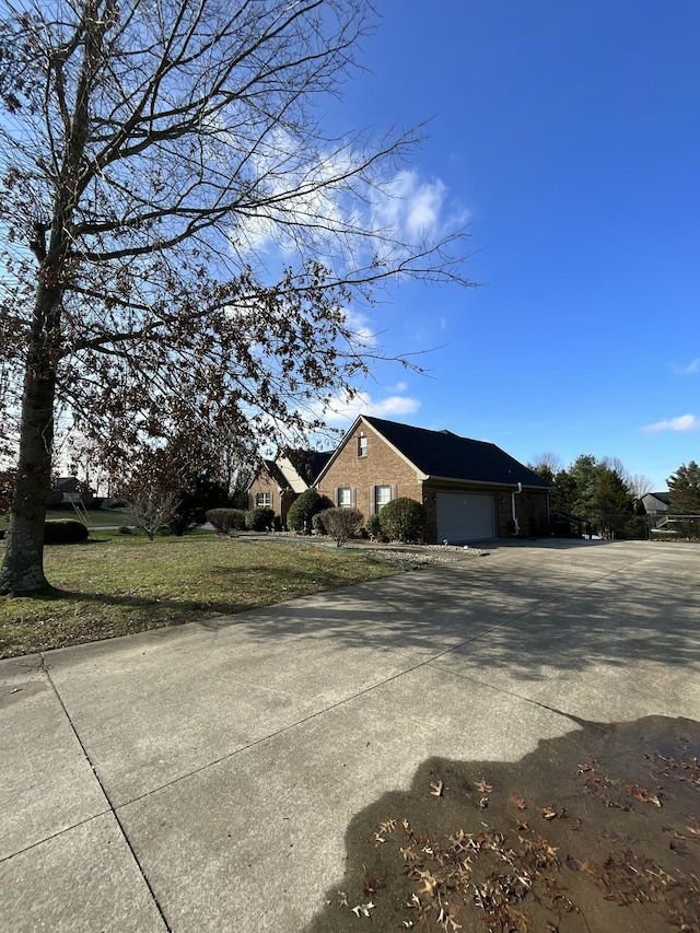 view of front of property featuring a garage and a front yard