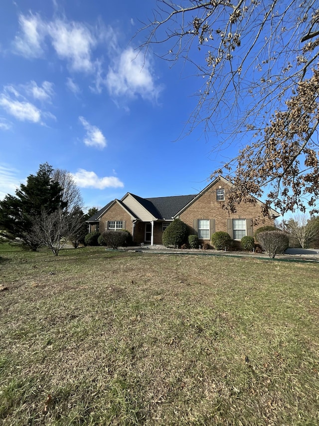 ranch-style house featuring a front lawn