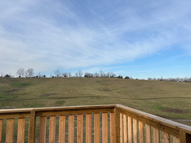 view of yard featuring a rural view