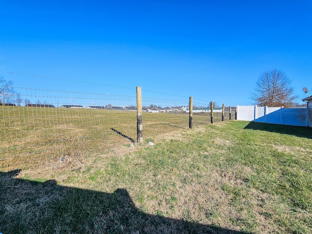 view of yard featuring a rural view