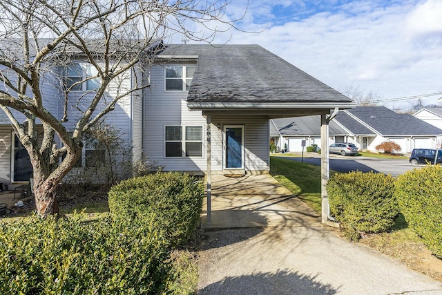 view of front facade featuring a carport