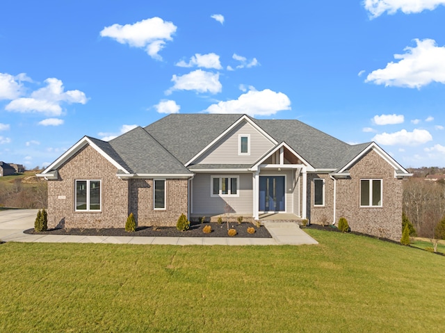 view of front of property featuring a front lawn