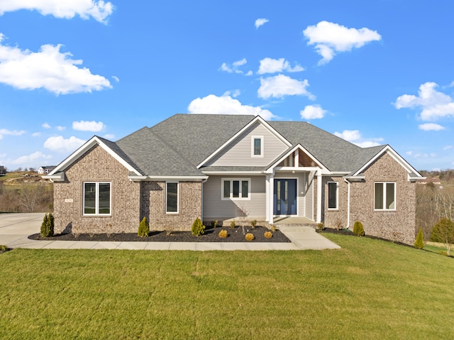 craftsman-style house featuring a front lawn