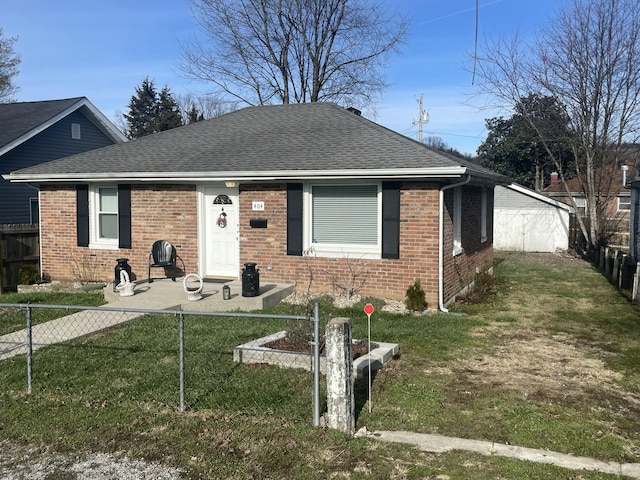 view of front facade featuring a front lawn