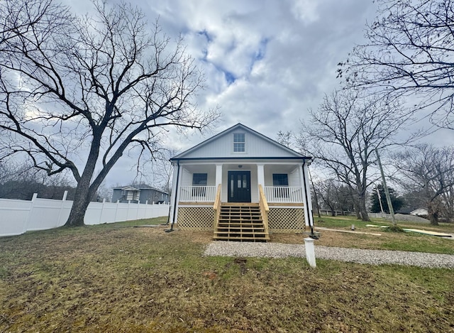 view of front of property featuring covered porch and a front yard