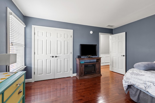 bedroom featuring dark hardwood / wood-style floors and a closet