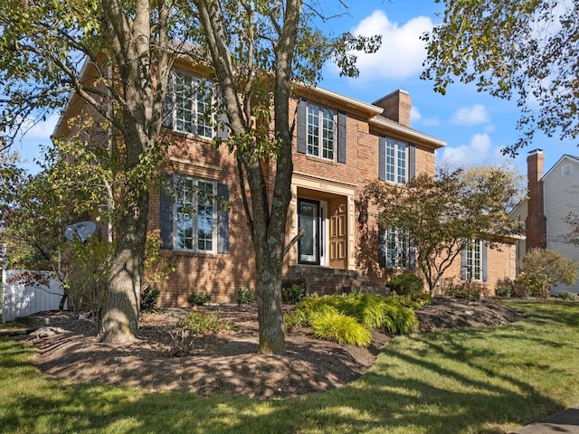 view of front of home featuring a front yard