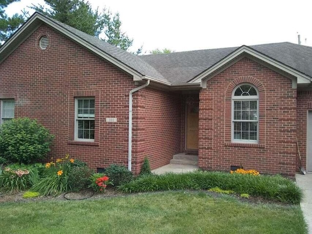 view of front of home featuring a front yard