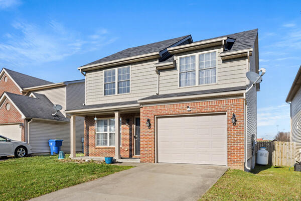 view of front property featuring a garage and a front lawn