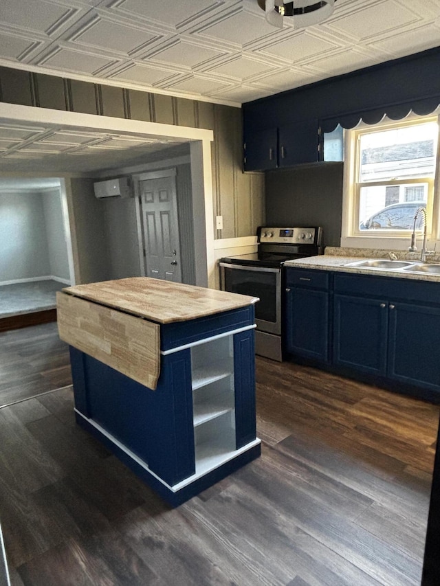 kitchen with dark hardwood / wood-style flooring, sink, blue cabinetry, a center island, and stainless steel electric range