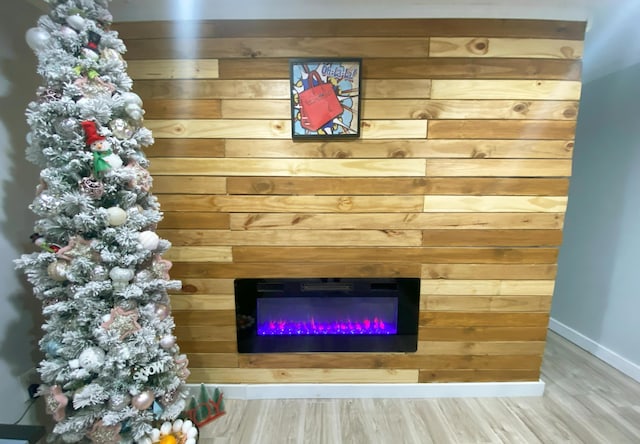 room details featuring hardwood / wood-style floors